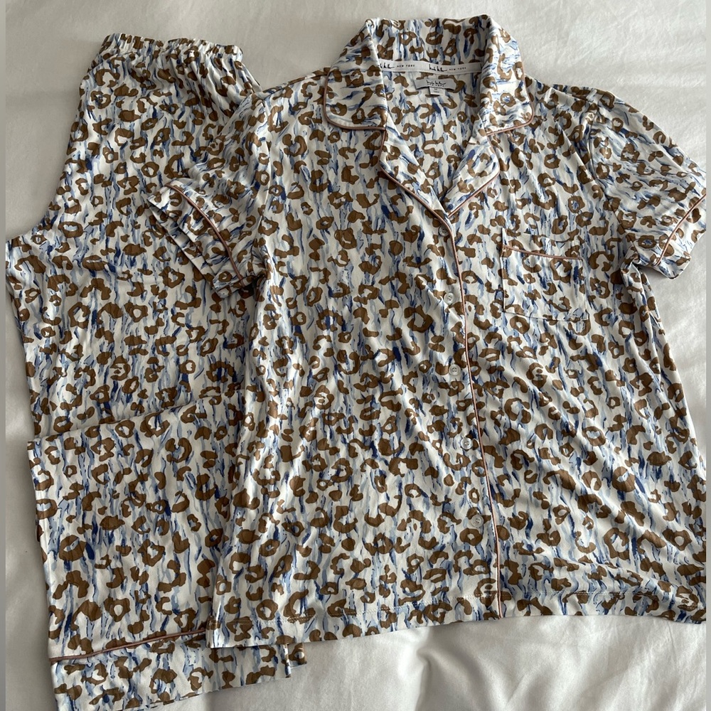 Nicole Miller short sleeve/pants set Medium cotton bronze, blue, and cream color